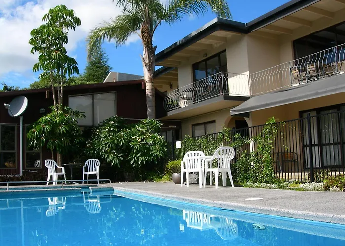 Waterfalls Estate - Motel & Campground