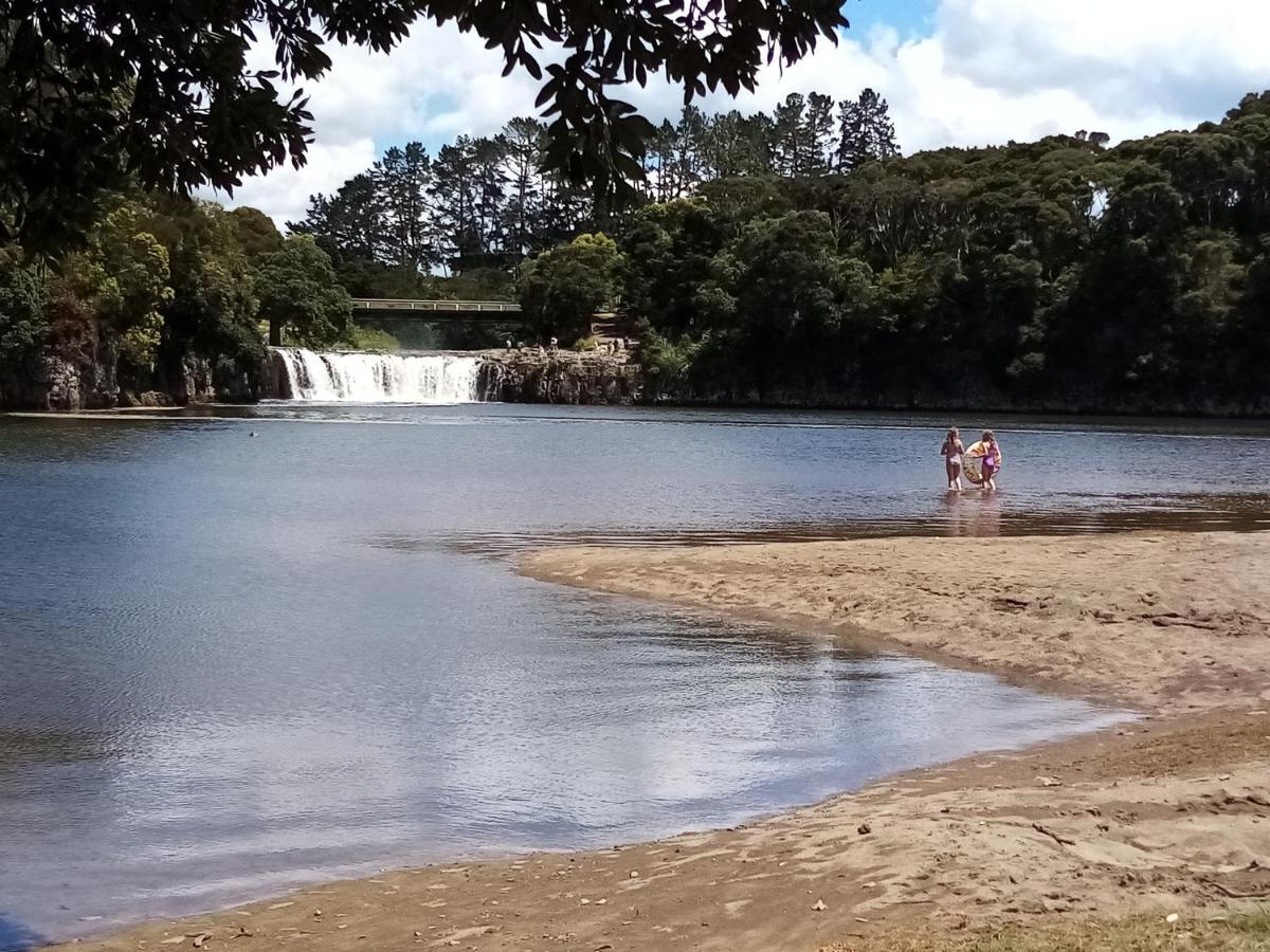 Waterfalls Estate - & Motel 3*